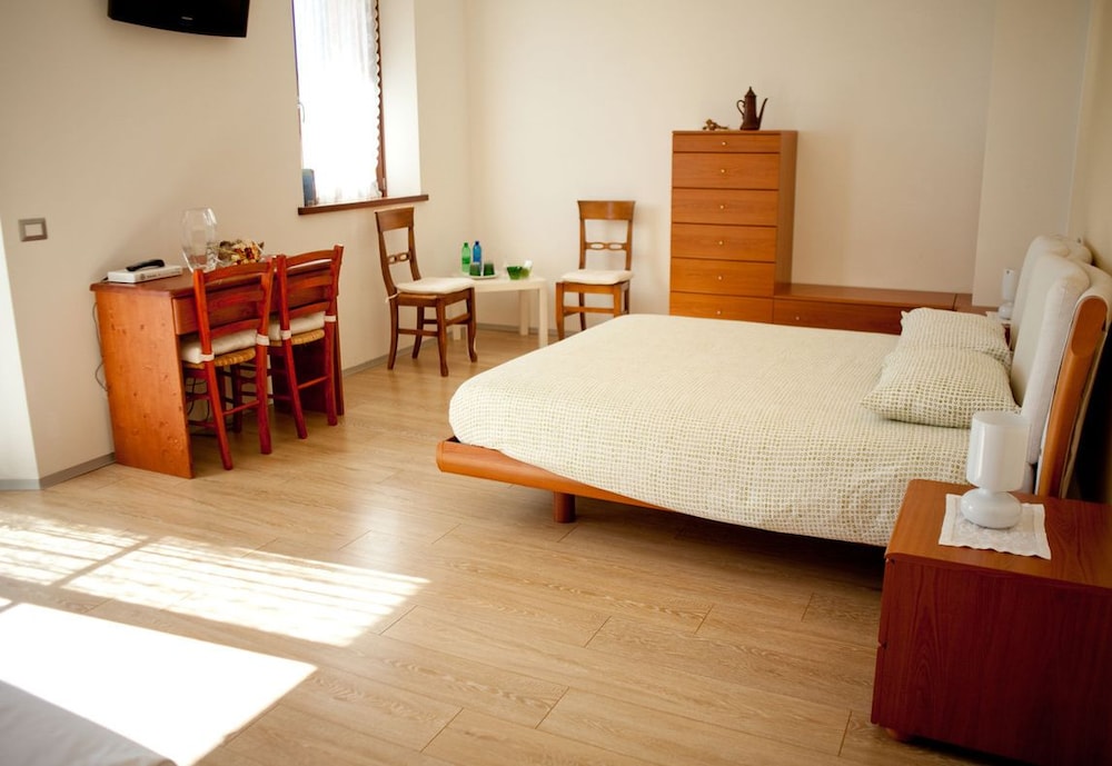 Deluxe Room, 1 Bedroom photo 3