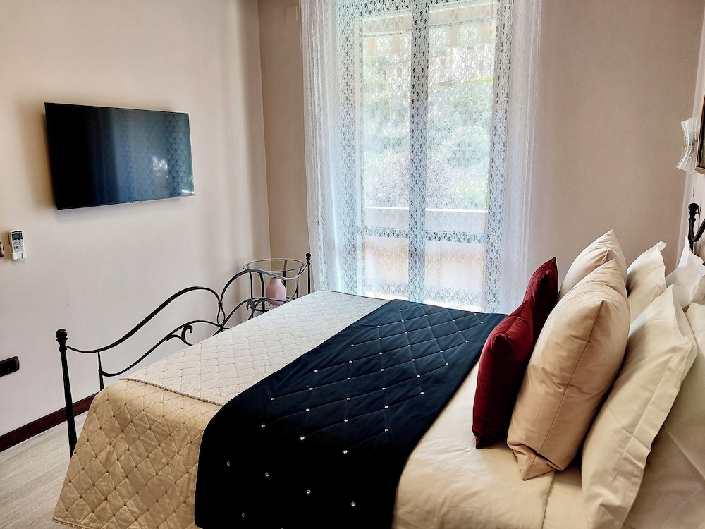 Superior Room, 1 Double Bed, Pool View photo 2