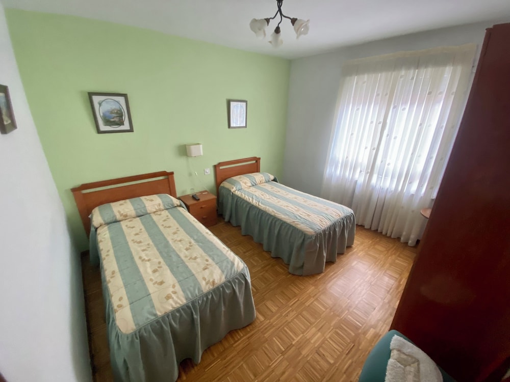 Habitación Doble, 2 Camas Individuales, Baño Compartido, Vista a la Ciudad