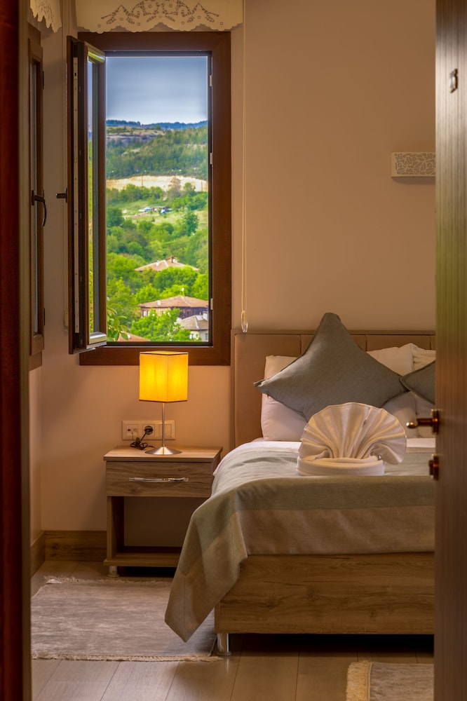City Room photo 1