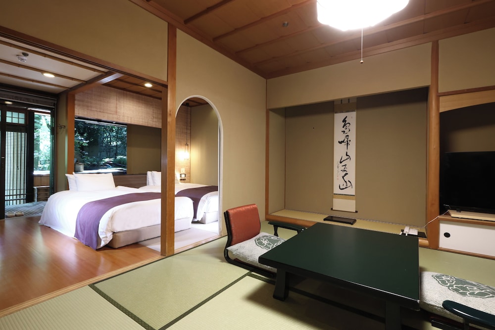 (Main Bldg.) Japanese Western Style Standard Room with Private Open-Air Bath (Non-Smoking) - Photo 1