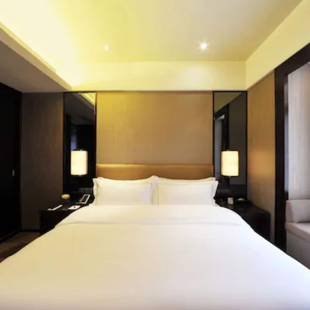 Deluxe Business Suite photo 3