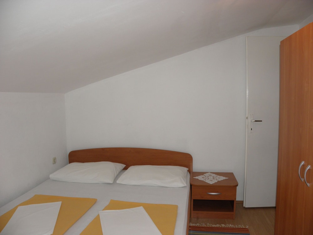 Apartment (Zvone - 100 m from sea - A2(4+1))