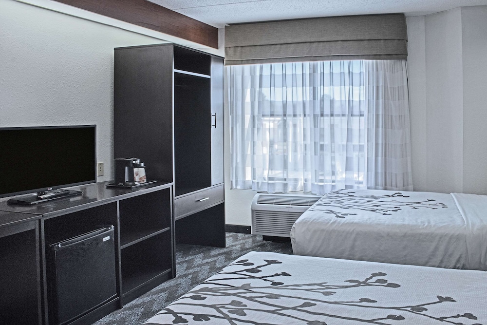 Standard Double Room, 2 Double Beds, Non Smoking - Photo 4