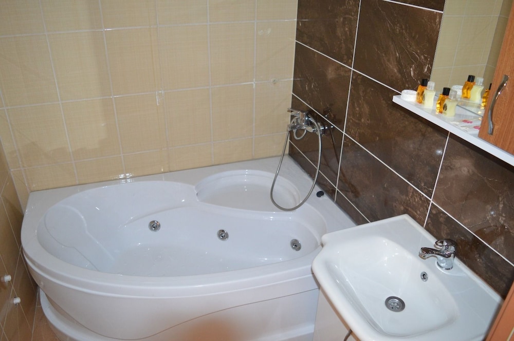 Comfort Suite photo 2