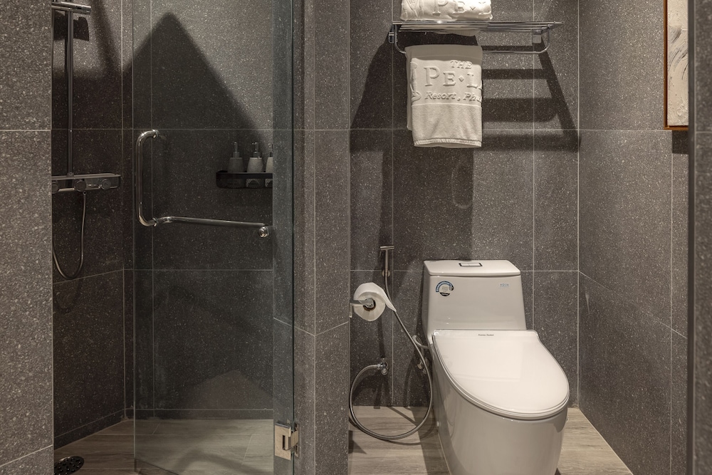 Suite, 2 Bedrooms - Photo 11