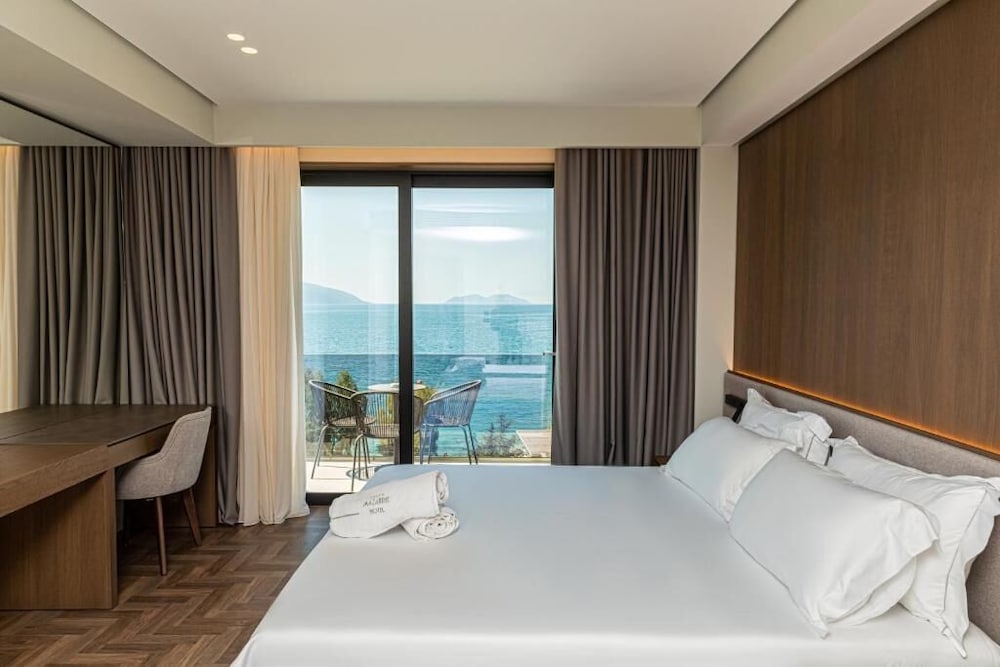 Superior Triple Room, Sea View photo 3