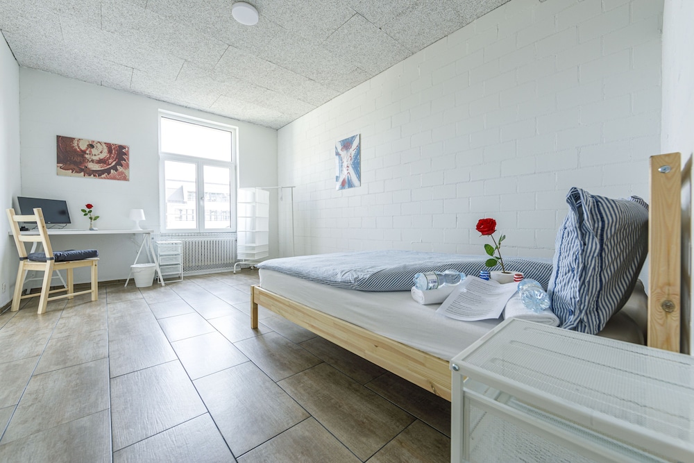 Basic Double Room, Non Smoking (Yellow Inn 21) - Photo 3