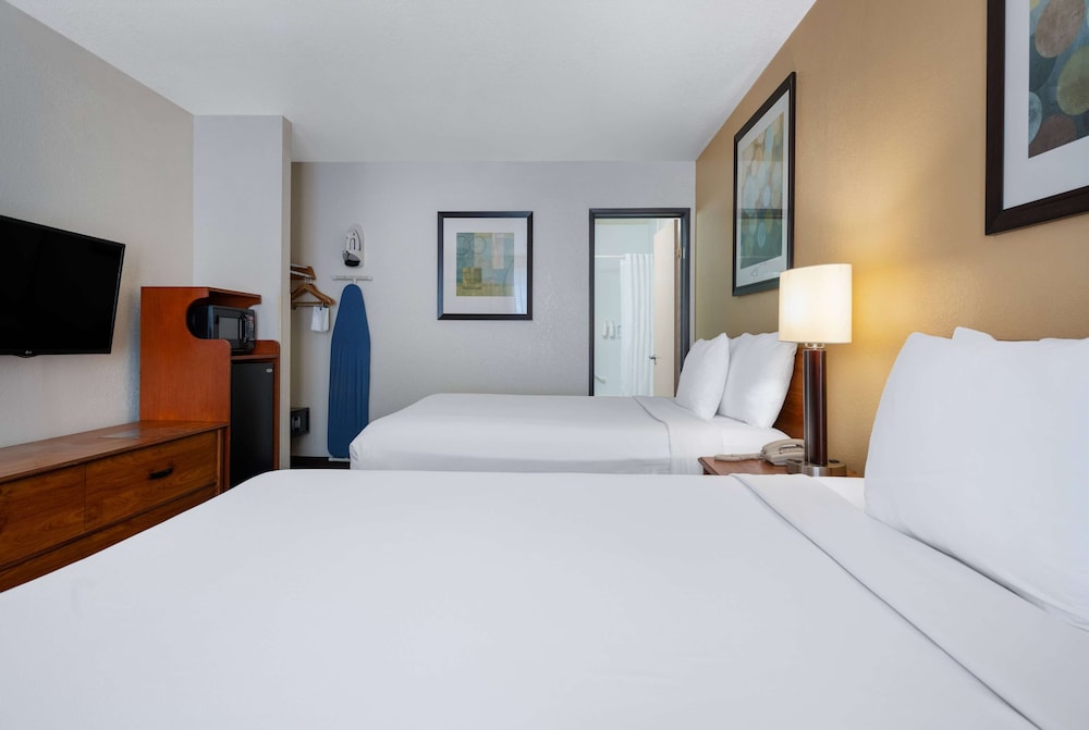 Standard Room, 2 Queen Beds, Non Smoking