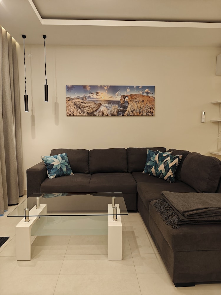 Family Apartment, Hill View photo 2