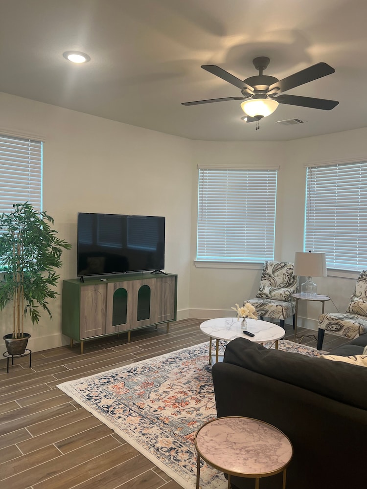 The Clement Chateau - Brand New Home, Billede 12