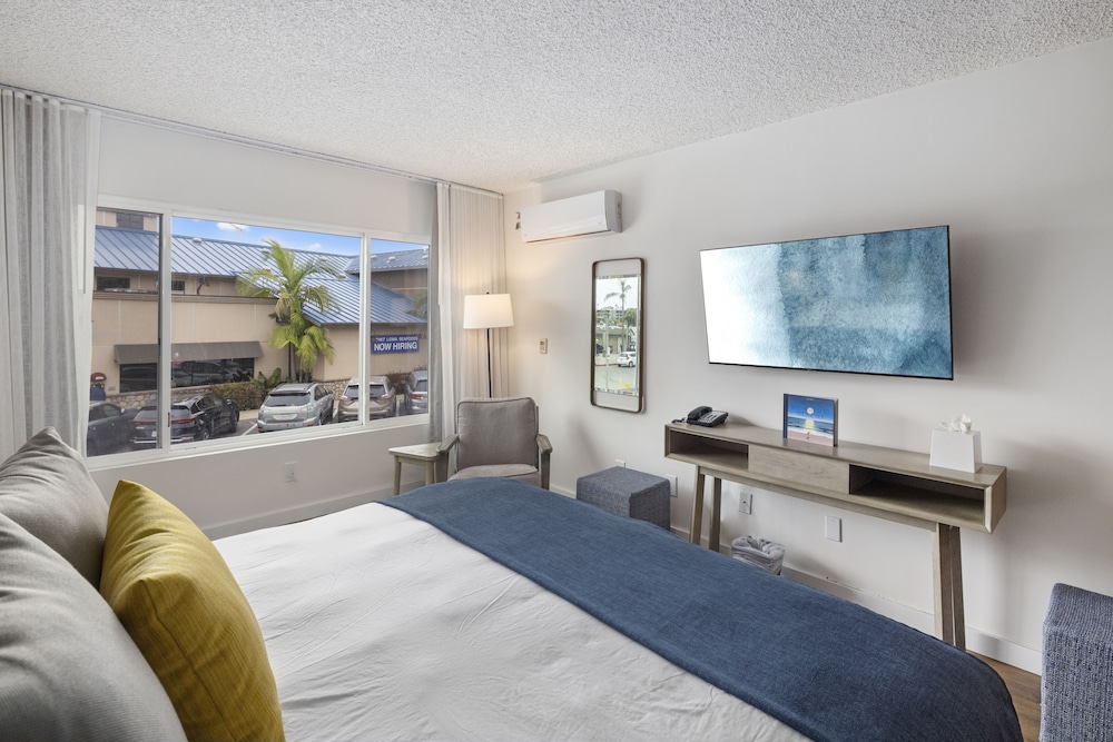 Deluxe Room, 1 King Bed, Harbor View photo 2