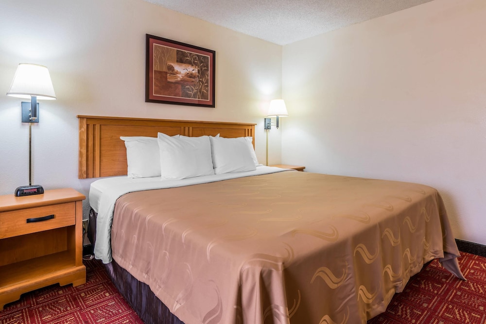Standard Room, 1 King Bed, Non Smoking photo 2
