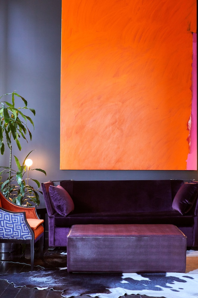 Signature Suite - Photo 8