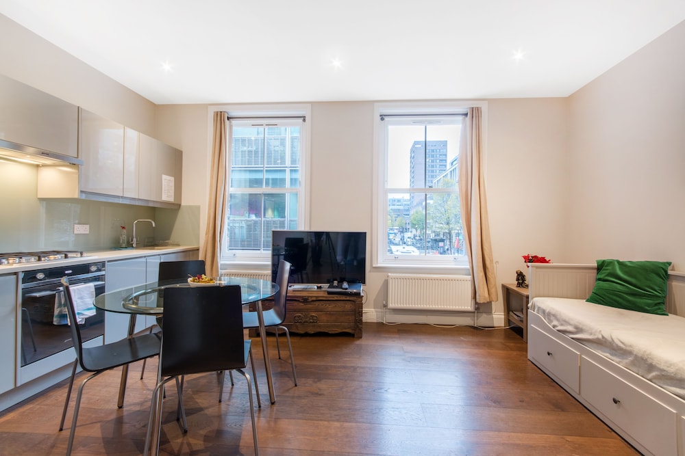 Classic Apartment, Kitchen photo 3