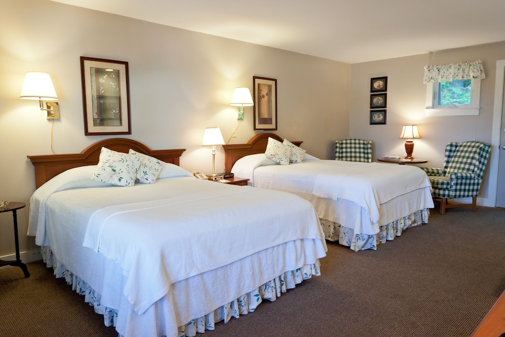Standard Room, 2 Queen Beds - Photo 8