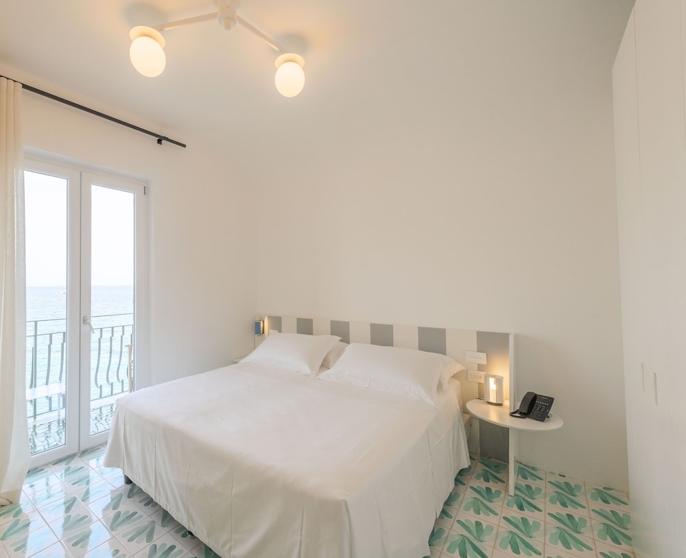 Superior Double Room, Sea View - Photo 8