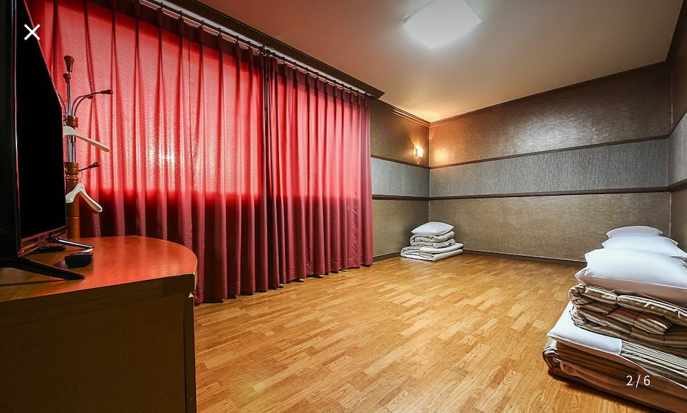 Family Room photo 3
