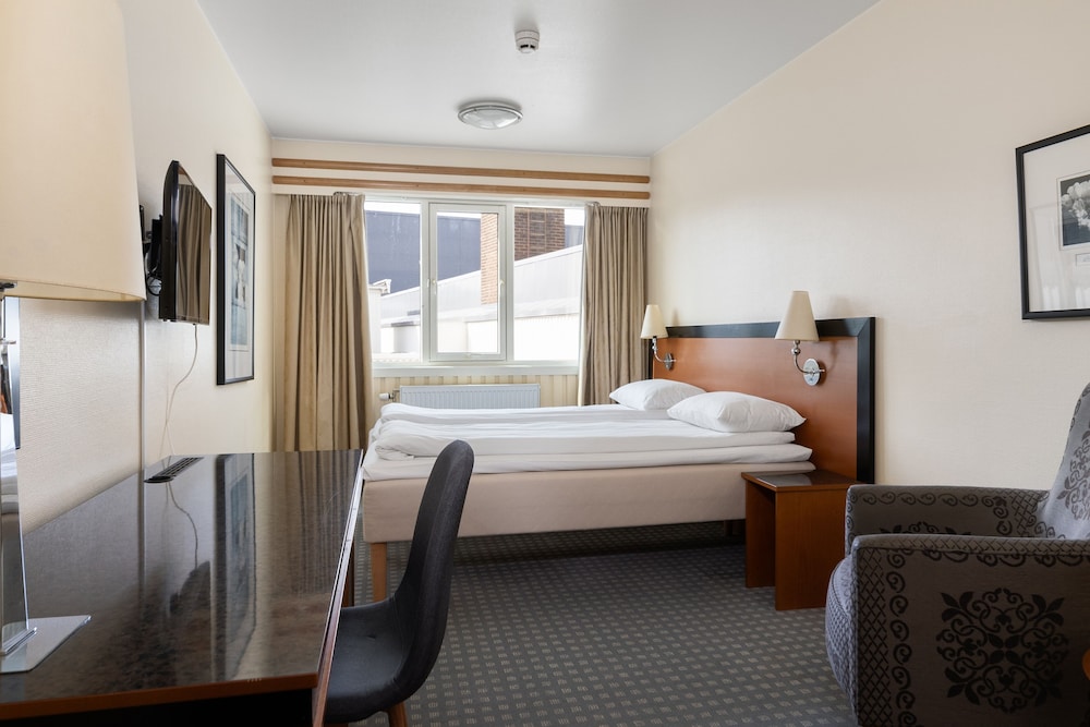 Economy Twin Room photo 3