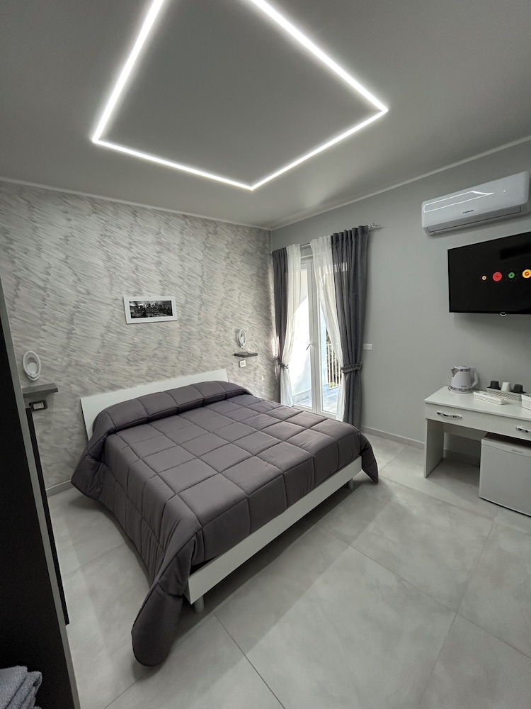 Deluxe Double Room, Garden View
