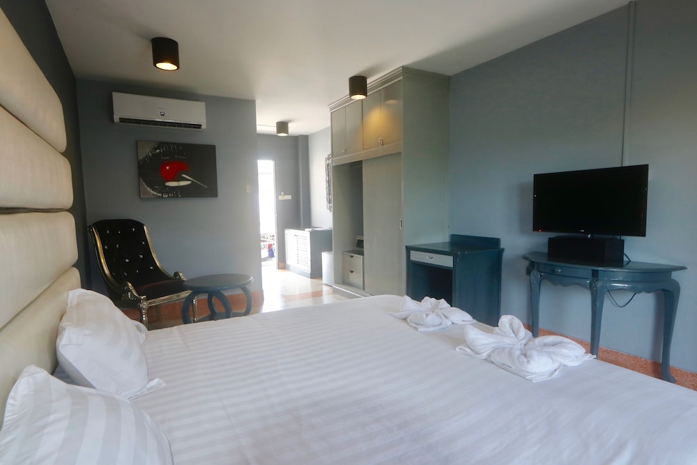 Comfort Room, 1 King Bed, Balcony, Park View photo 3