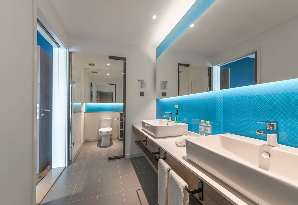 Suite, 1 Bedroom - Photo 1