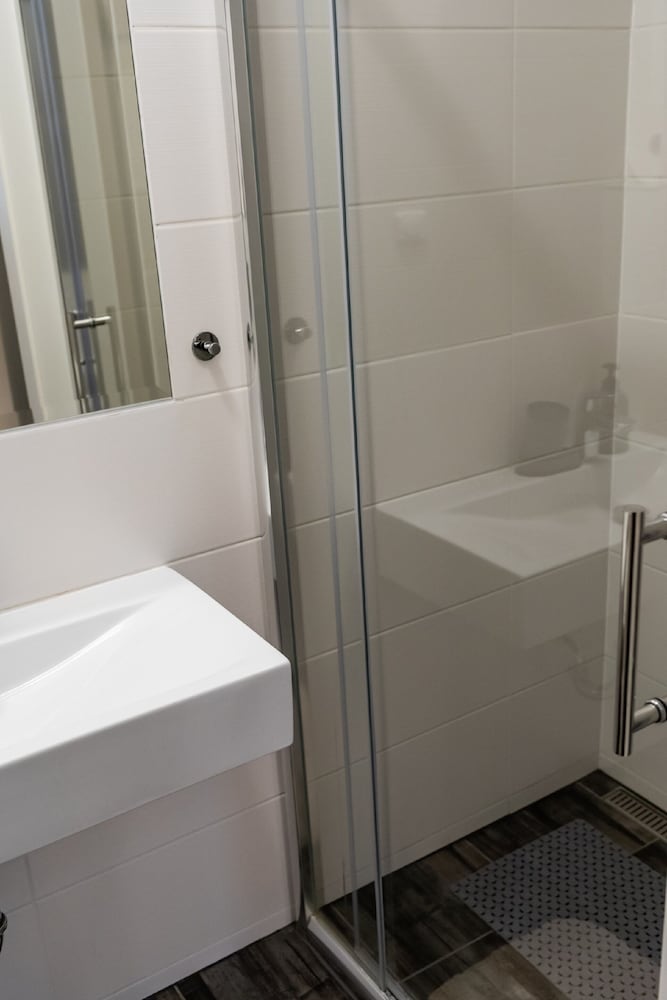 Romantic Studio, Multiple Beds, Kitchenette, Courtyard Area thumbnail 6