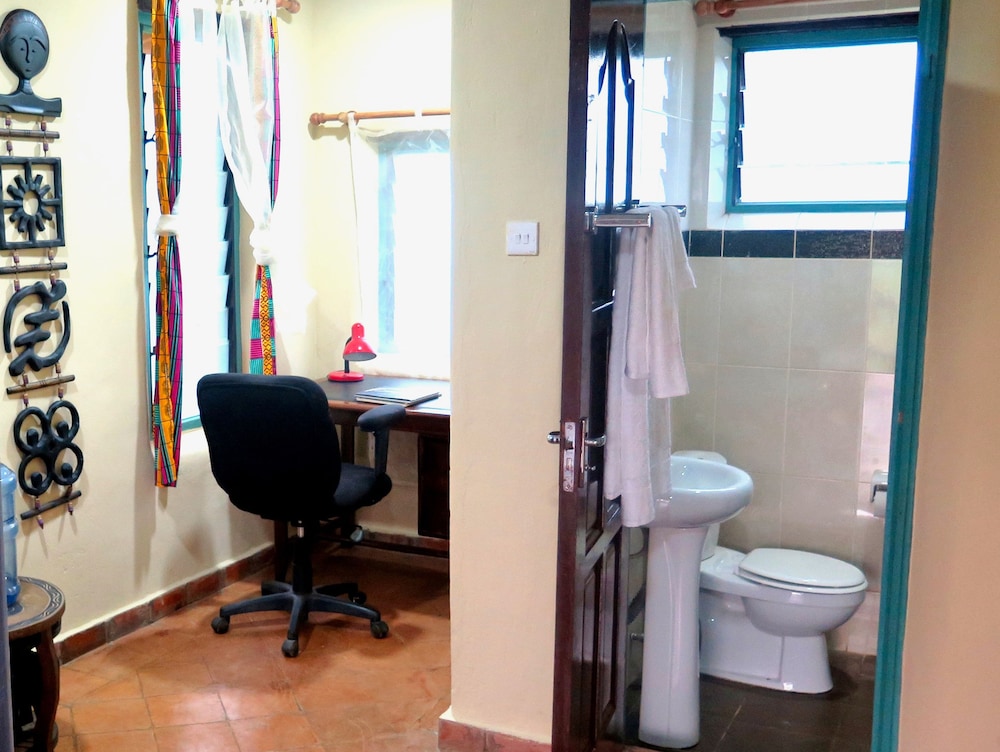 Deluxe Room, 1 King Bed, Balcony, Garden View photo 1