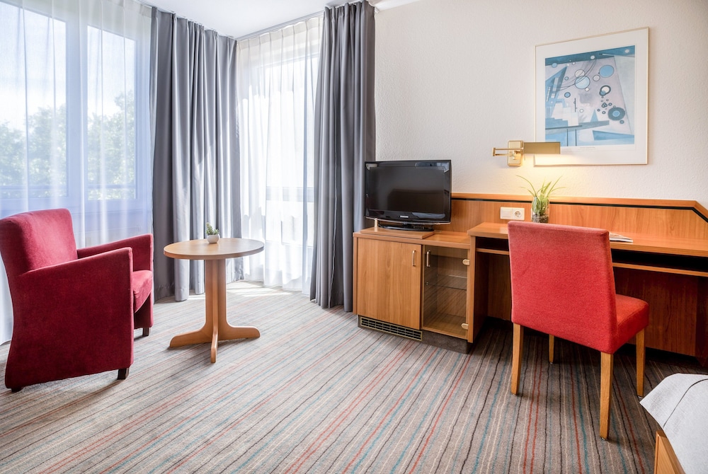 Comfort Triple Room, 1 King Bed With Sofa Bed photo 2