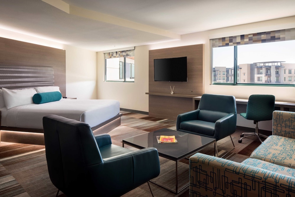 aloft, Suite, 1 King Bed, Balcony - Photo 2