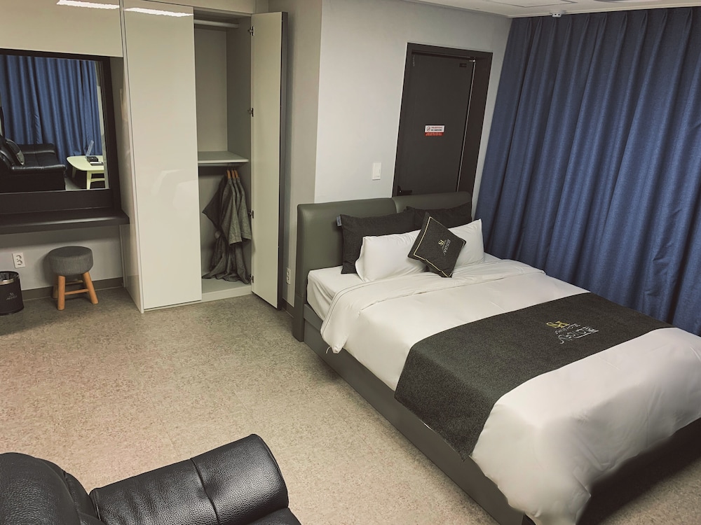 Royal Room