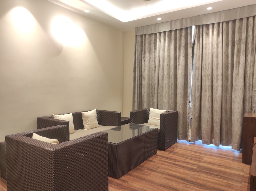 Suite - Photo 8