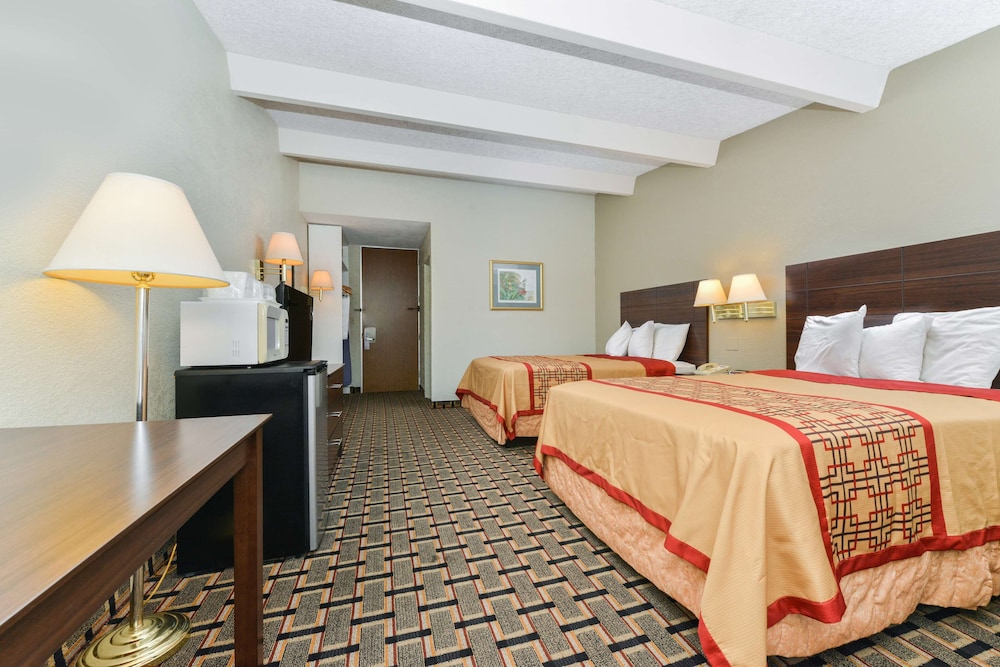 Room, 2 Double Beds, Non Smoking - Photo 1