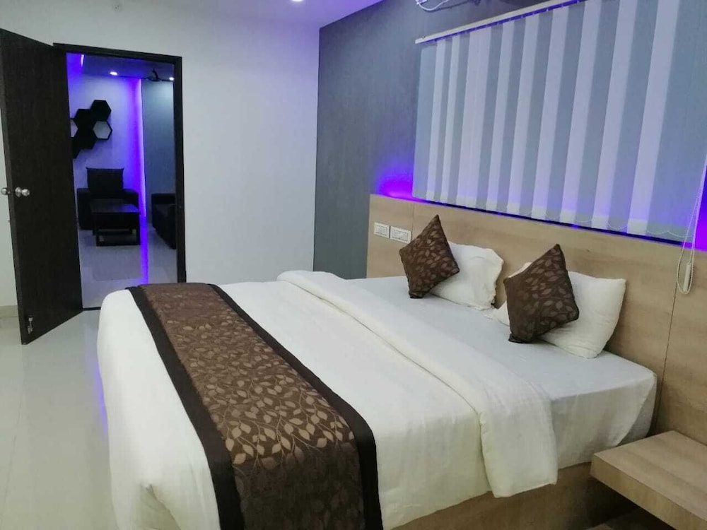 Luxury Suite, 1 Bedroom, Non Smoking, Private Bathroom
