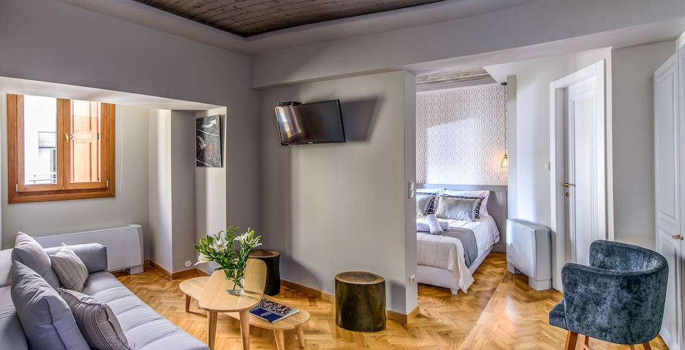 Junior Suite, 1 Bedroom, Balcony (B2) photo 1