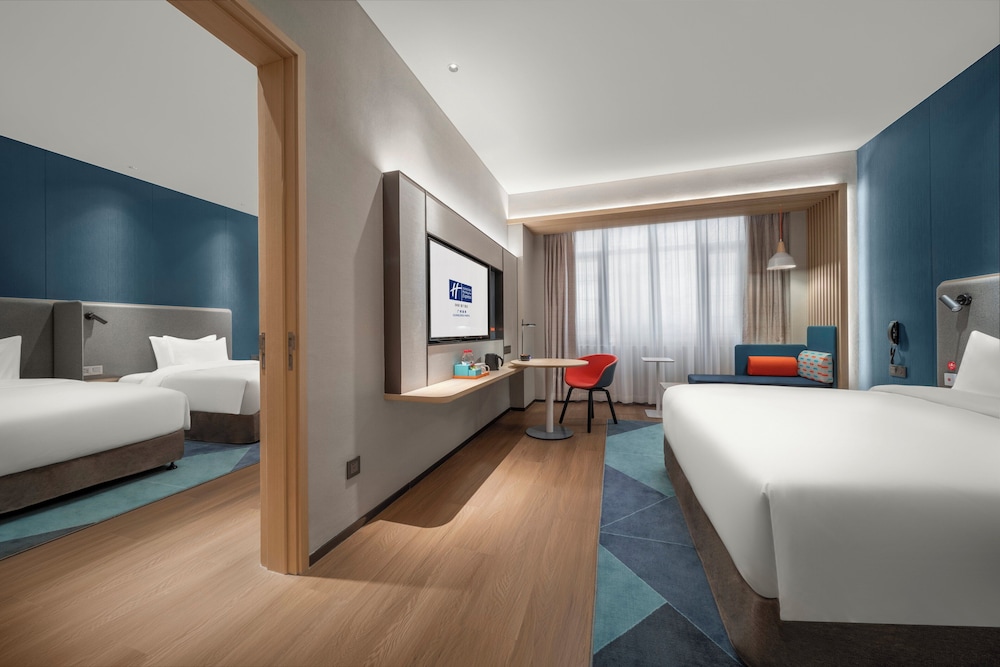 Standard Room, 1 King Bed, Accessible Bathtub - Photo 7