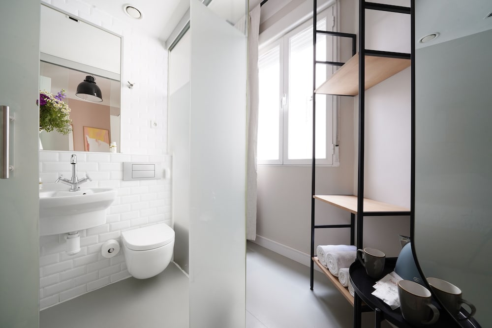 Small Room - Photo 16