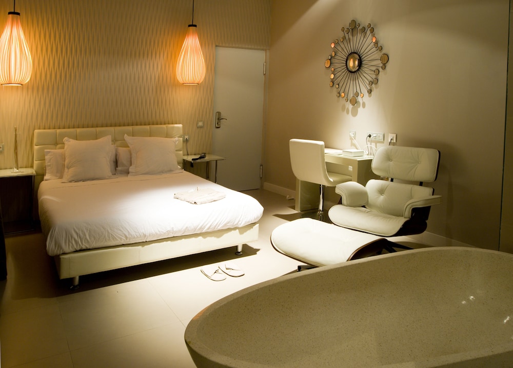 Superior Room, Bathtub - Photo 1