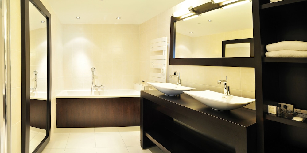 Privilege Suite with balcony - Photo 7