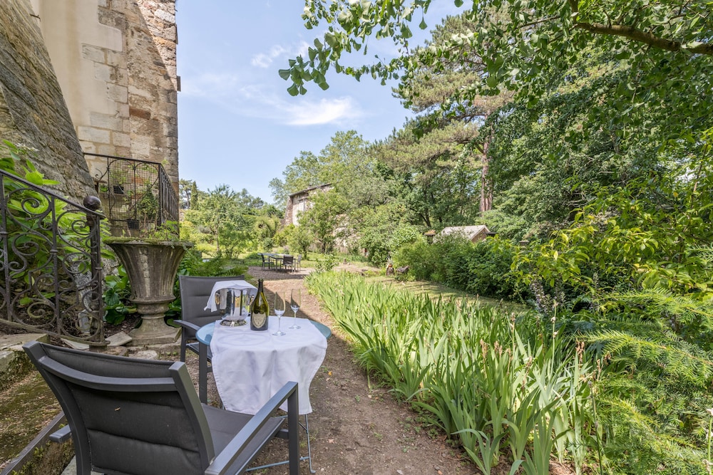 The Suite 40m2 Garden View - Photo 13