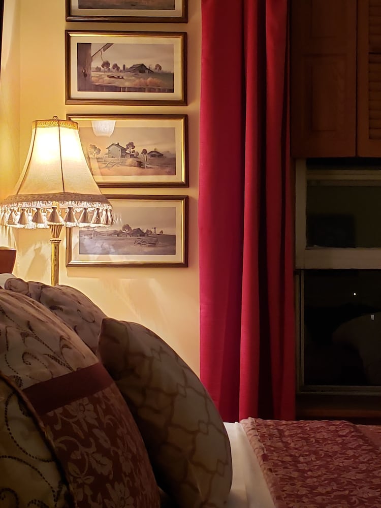 Cortland Room photo 3