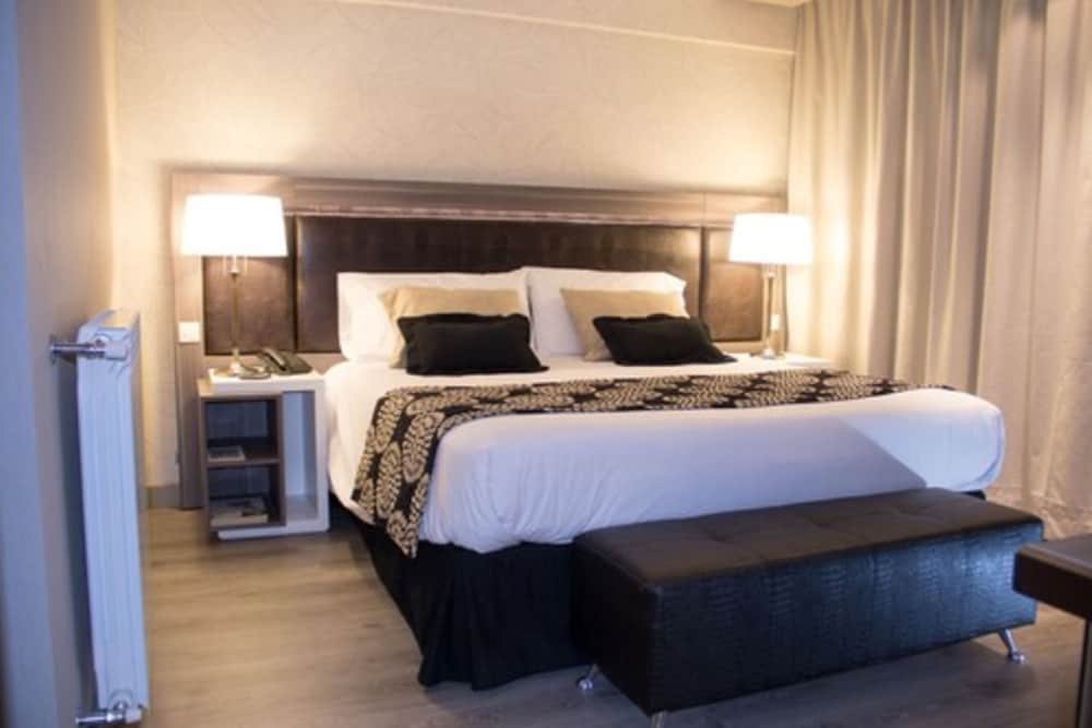 Suite, 1 Double Bed photo 1