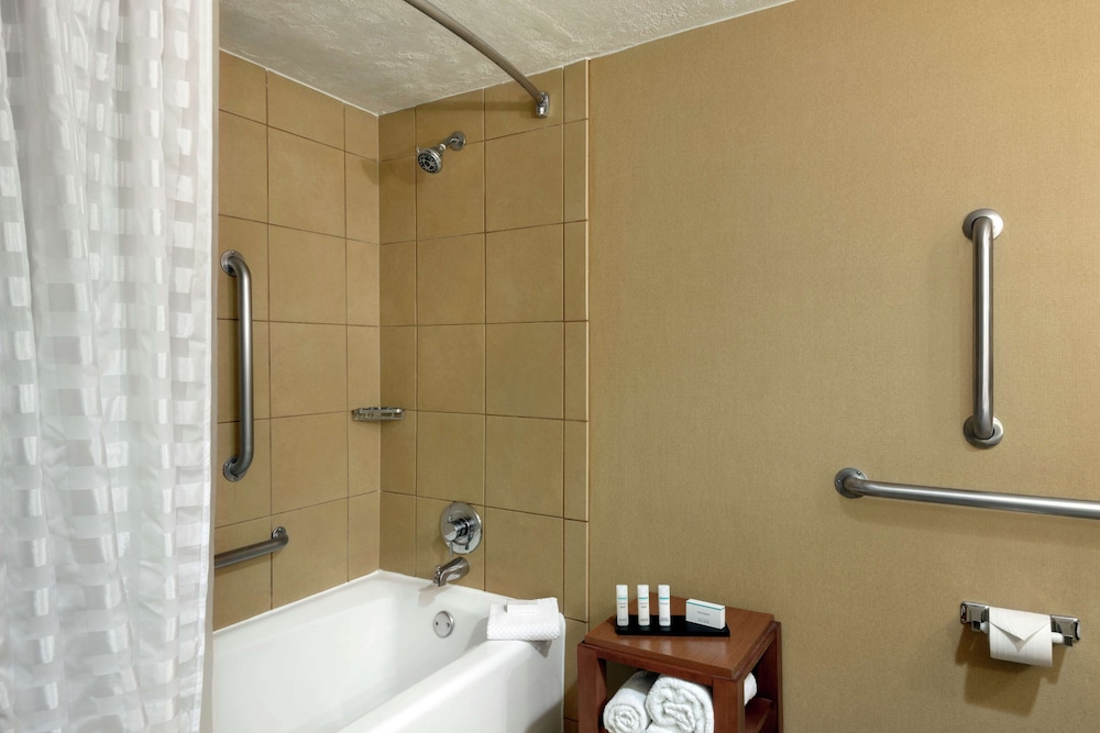 Suite, 2 Double Beds, Accessible, Bathtub (Mobility & Hearing) - Photo 4