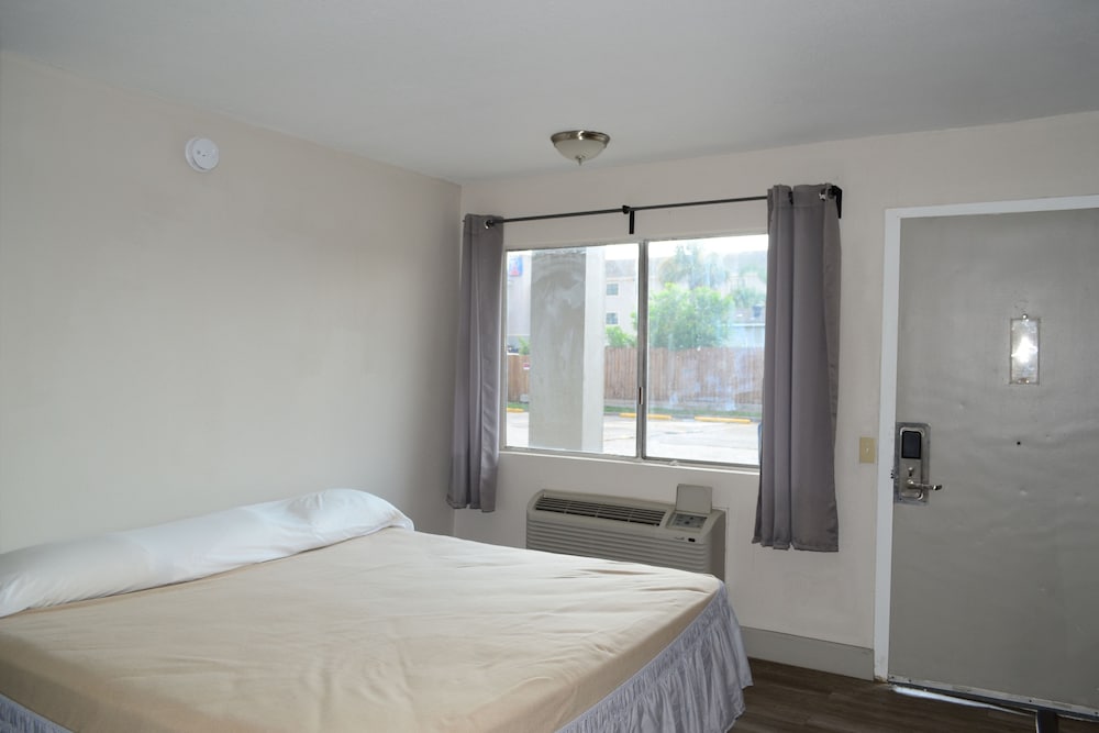 Studio Suite, 1 King Bed photo 2