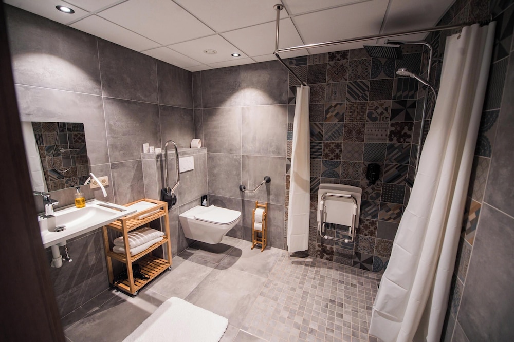 Comfort Suite, Mobility Accessible, Lake View photo 3
