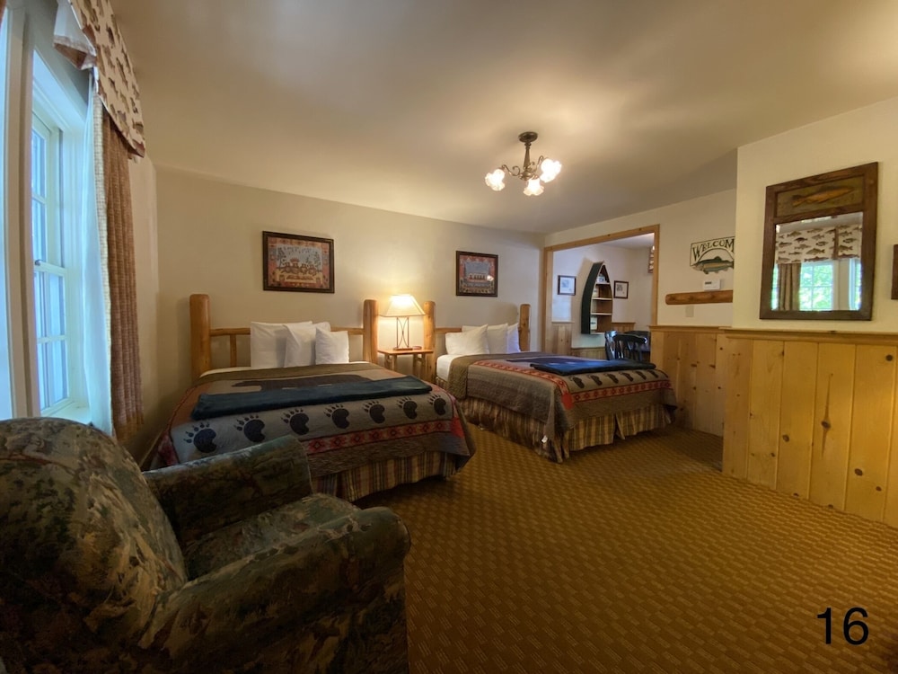 Basic Room, 2 Queen Beds, Non Smoking photo 1