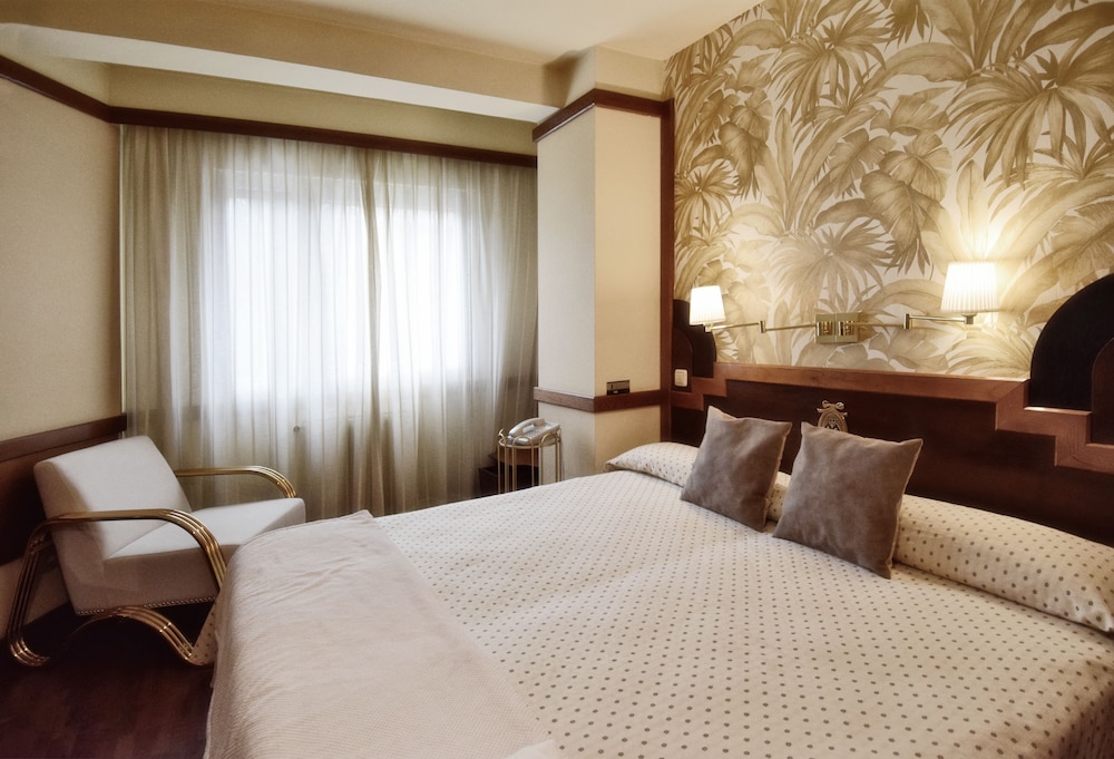 Double Room - Photo 8