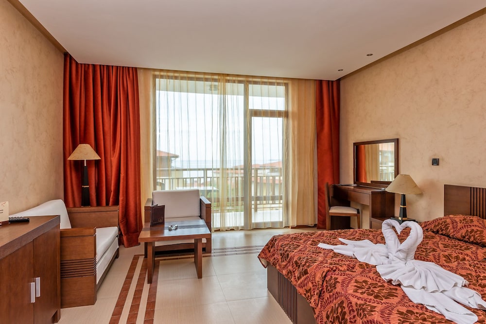 Double or Twin Room, Sea View - Photo 12