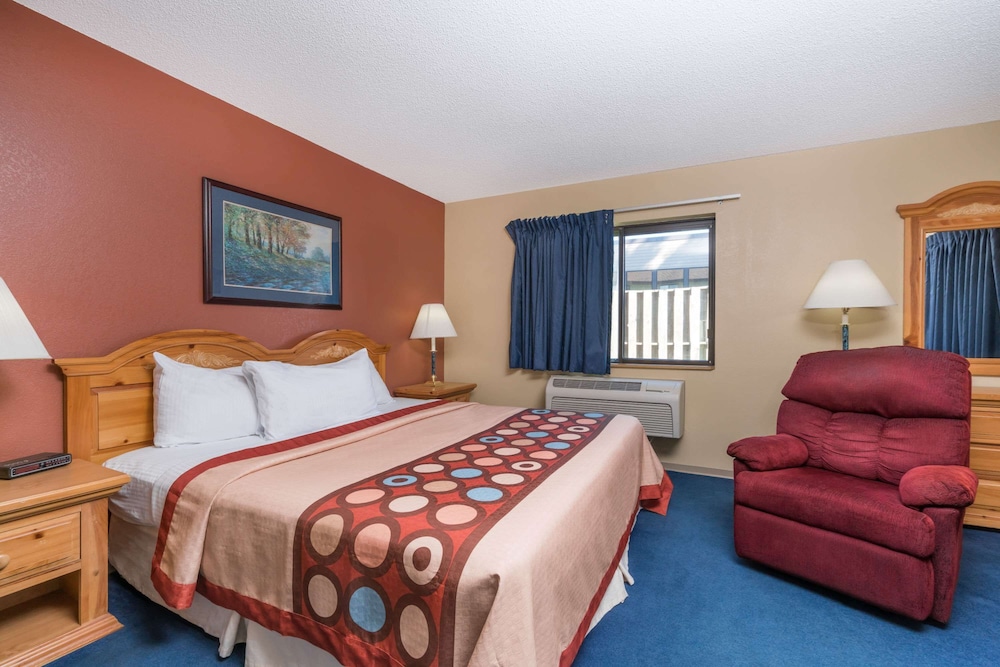 Suite, 1 King Bed, Jetted Tub