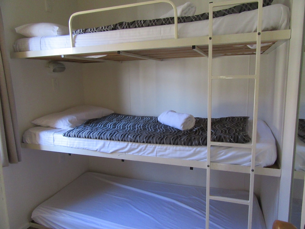 Hideaway Cabin (Pet Friendly) photo 2